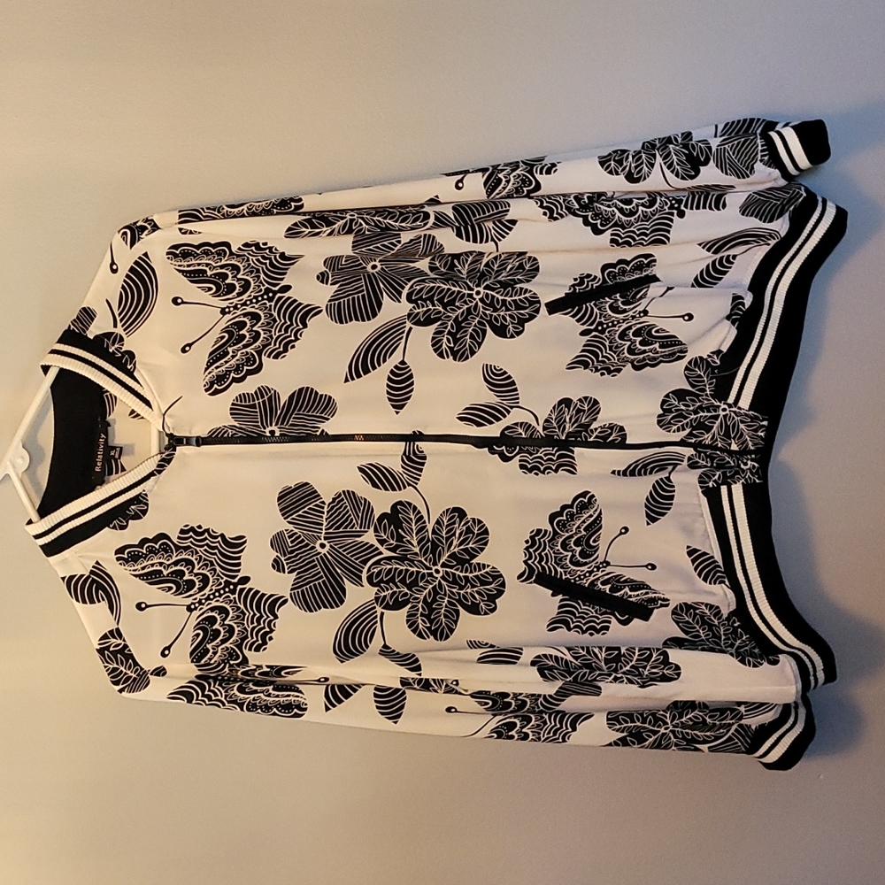 Relativity Woman’s Lightweight Zippered Black And… - image 1